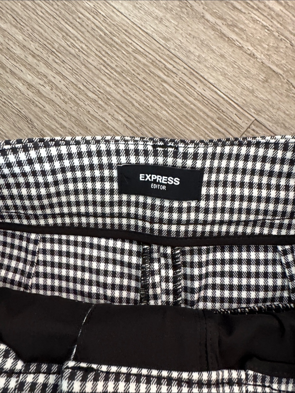 Express High Waisted Black & White Gingham Women’s Shorts - Picture 2 of 4
